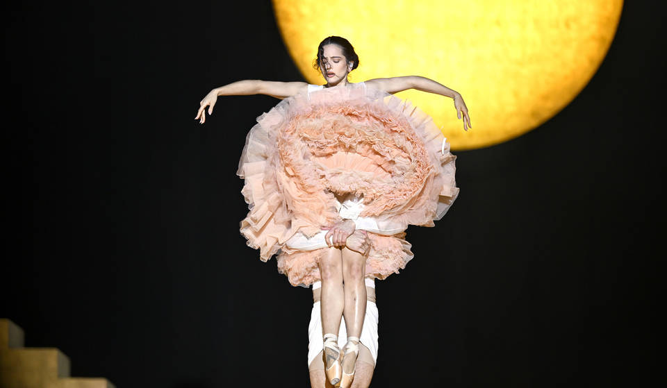 Após 3 anos, Rosalía retorna a Miami para a turnê LUX 2026 — Aqui está o setlist completo, horários de início e mais o que esperar
