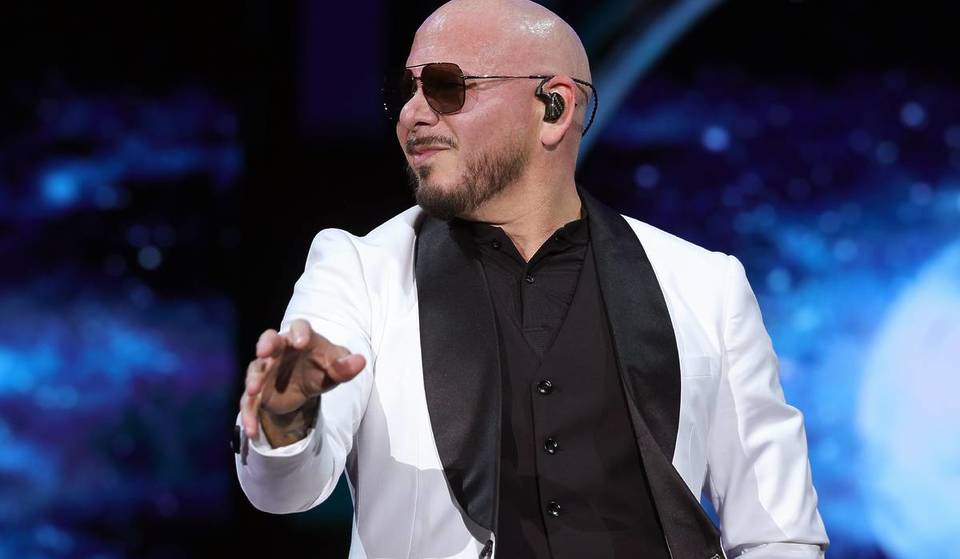 Pitbull dará un concierto sorpresa gratuito esta noche en Bayfront Park, dando inicio al Festival Oficial de la FIFA de Miami para el Mundial.
