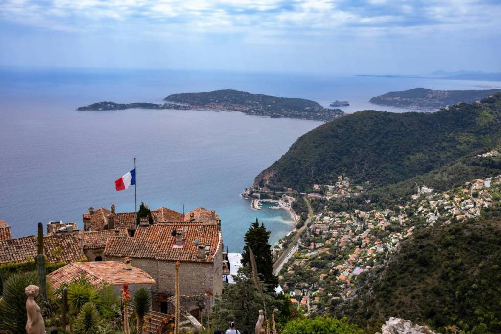 Troque Miami contre les eaux bleues de Monaco grâce à ce vol rapide via Paris et découvre un championnat unique de bateaux électriques cet été 