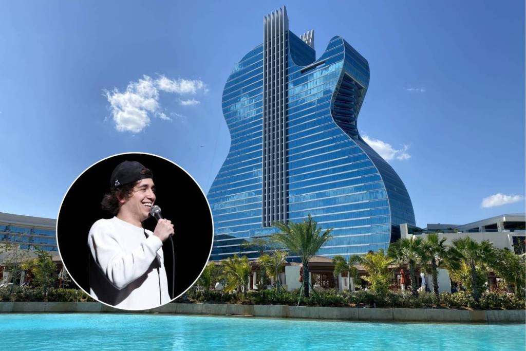 Marcello Hernández se produit sur scène lors de la « Night of Too Many Stars » 2025 au profit de NEXT for AUTISM, le 31 mars 2025 à New York ; extérieur du Seminole Hard Rock Hollywood