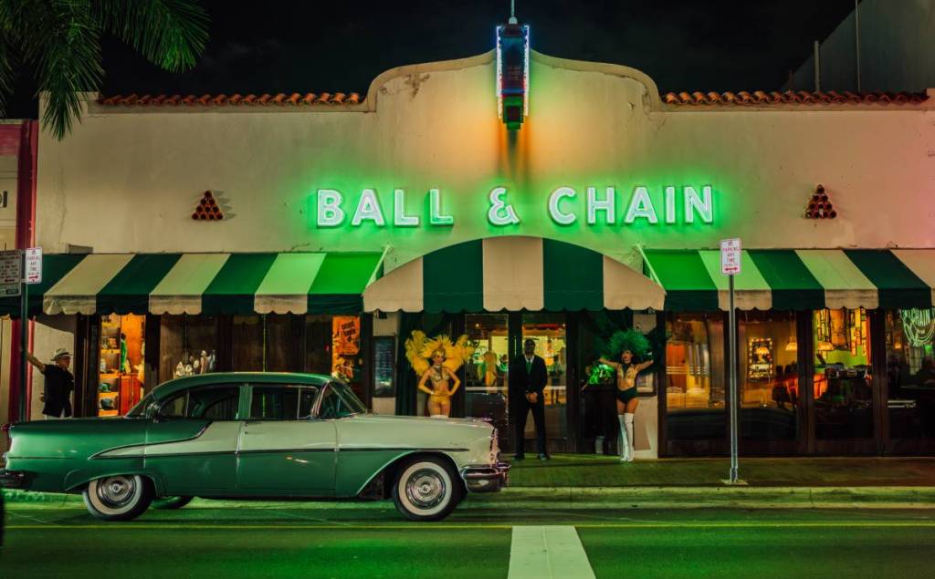 Exterior de Ball & Chain
