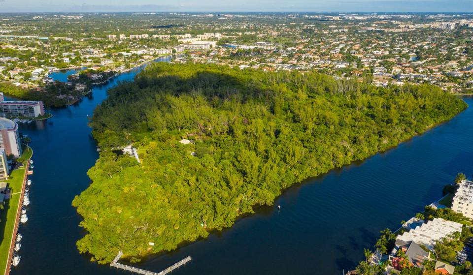 Deerfield Beach hat ein verstecktes, 53 Acre großes Naturschutzgebiet mit dem Spitznamen „Capone Island“ – und es ist nur mit einem kostenlosen Wasser-Shuttle erreichbar