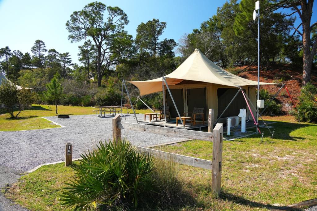 El camping y la fauna del Parque Estatal de St. Andrews, en Florida
