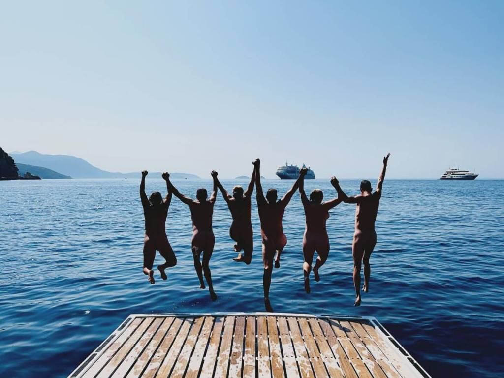 Nude cruise attendees