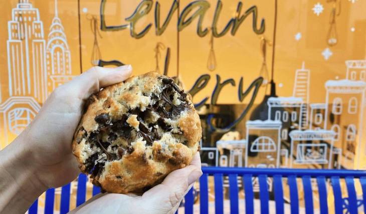 Adorée par Taylor Swift et Oprah Winfrey, la célèbre boulangerie new-yorkaise Levain Bakery débarque pour la première fois à Miami cet automne avec ses cookies géants de 6 onces