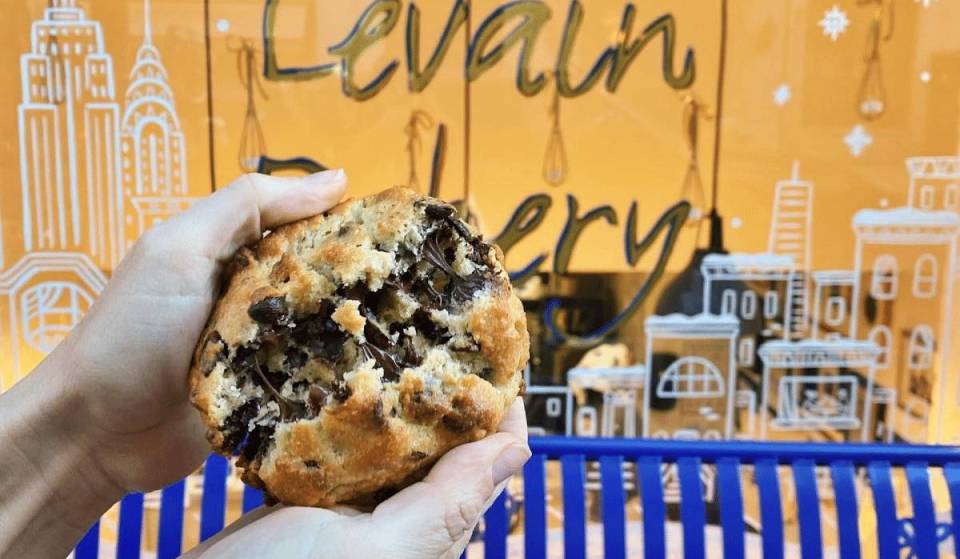 Die von Taylor Swift und Oprah Winfrey geliebte, berühmte New Yorker Levain Bakery bringt diesen Herbst zum ersten Mal ihre riesigen 6-Unzen-Kekse nach Miami