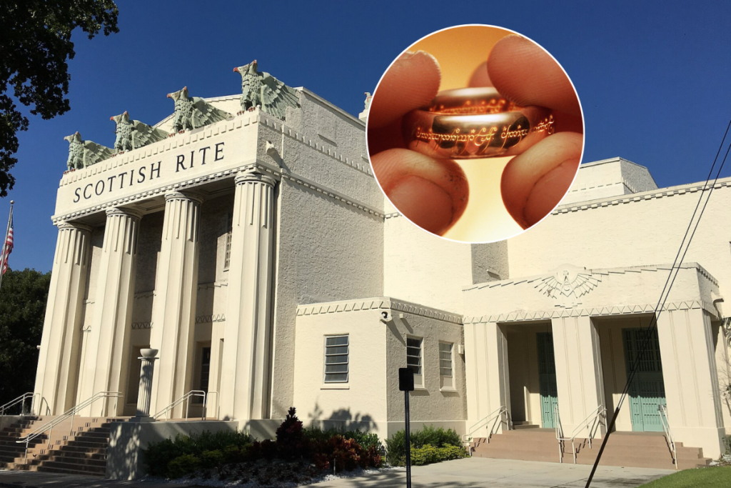 El exterior del Scottish Rite Temple de Miami junto con el Anillo de «El Señor de los Anillos»