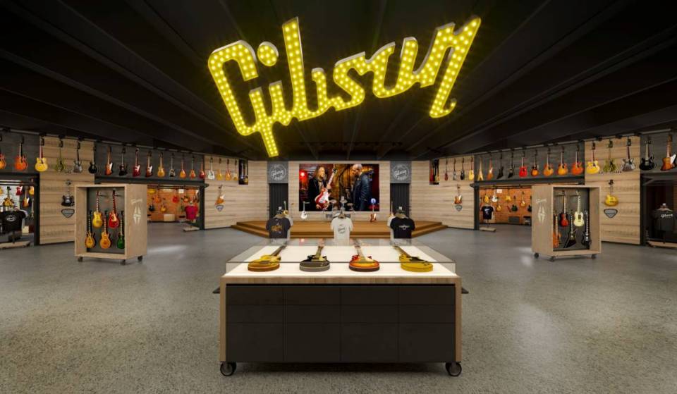 Con 500 instrumentos con los que puedes tocar y una cinta transportadora de guitarras en movimiento, el enorme Gibson Garage, de 8.000 pies cuadrados, abre esta semana en Wynwood