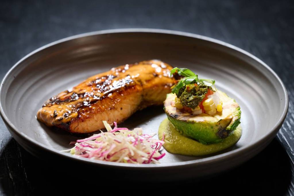 Plato principal: Salmón al kimchi