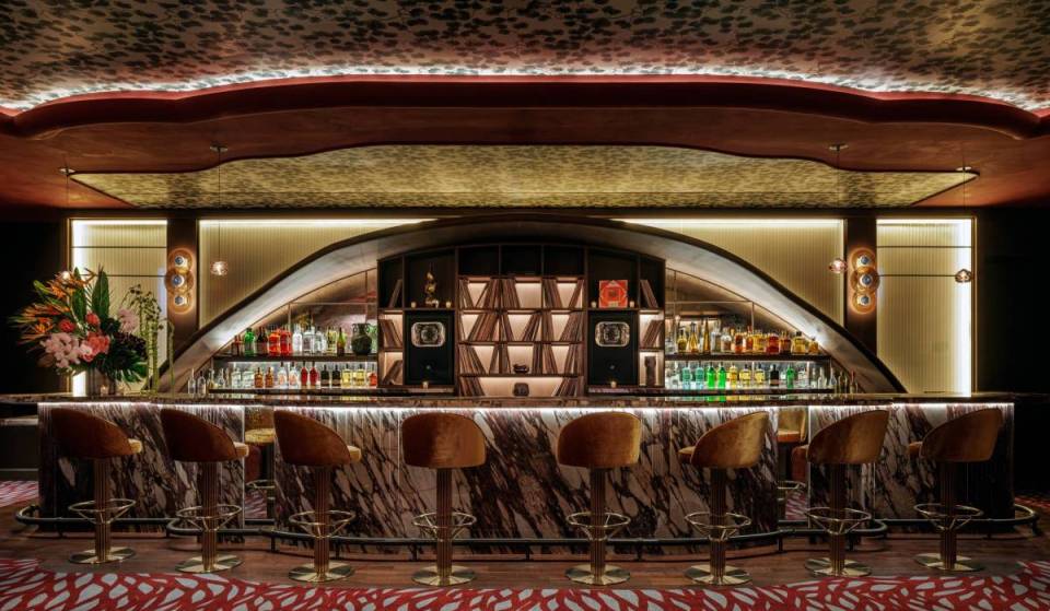 Esta nueva sala de audición de 2.000 pies cuadrados inspirada en Tokio, situada en Miami Beach, sirve cócteles con hielo raspado