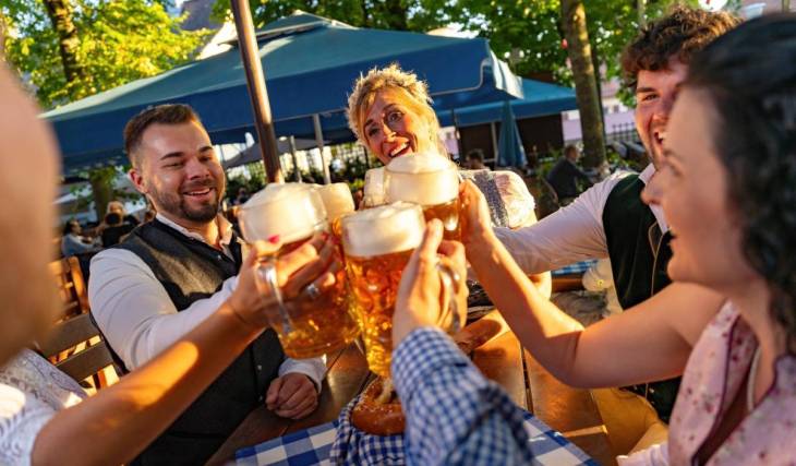 5 emocionantes celebraciones del Oktoberfest en Miami para tomarte una cerveza y levantar tu jarra