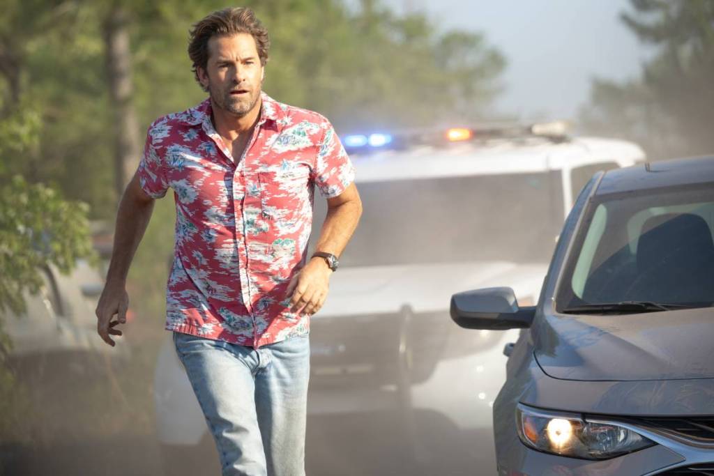 SCOTT SPEEDMAN R.J. DECKER – «The Point of Us Breaking» – Un reencuentro con un antiguo conocido de la cárcel arrastra a R.J. a una serie de atrevidos atracos a bancos mientras se agravan las consecuencias de la muerte de Víctor Ochoa. MARTES, 15 DE SEPTIEMBRE (22:00-23:00 h, EDT) en ABC. (Disney/Dana Hawley) SCOTT SPEEDMAN