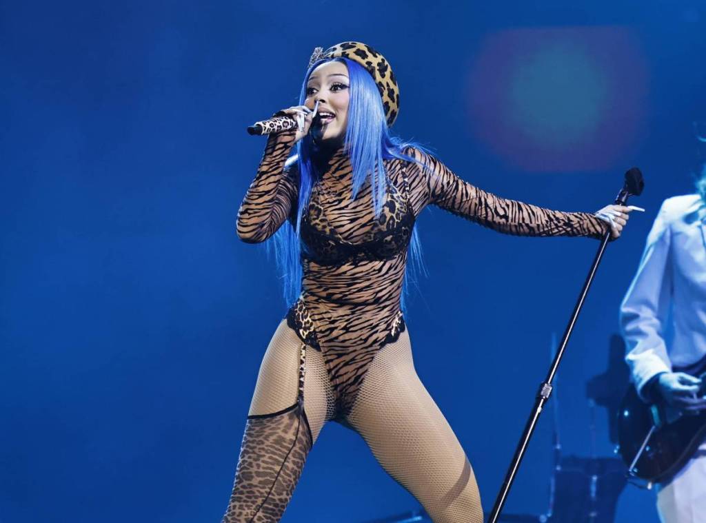 KIGALI, RUANDA - 17 DE MARZO: Doja Cat actúa en el escenario durante el evento «Move Afrika: Kigali» de Global Citizen en el BK Arena el 17 de marzo de 2026 en Kigali, Ruanda.