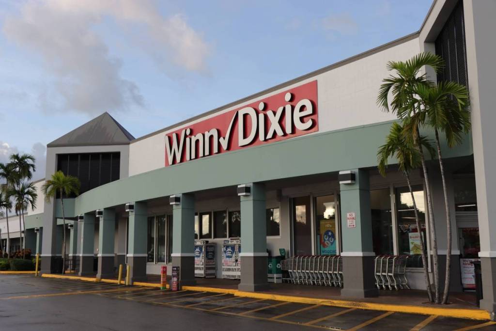 Exterior de una tienda Winn Dixie en Miami, Florida