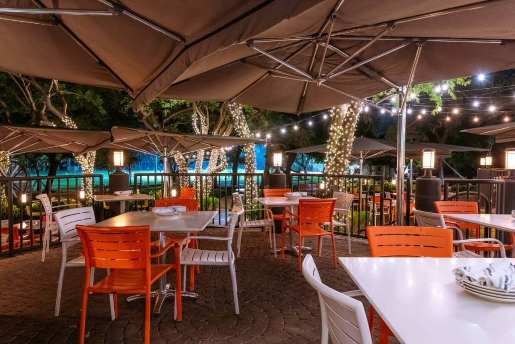 Exterior de Glass & Vine
