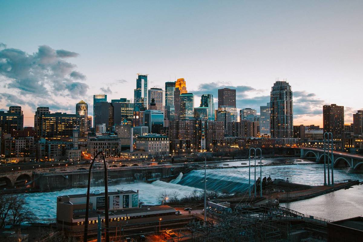 Minneapolis skyline at dusk