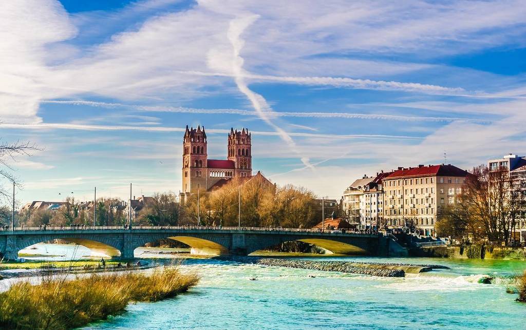 Blick auf München mit der Isar