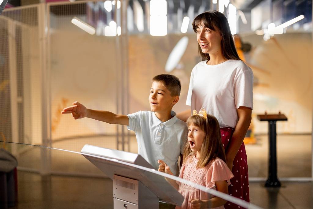 woman with children at the museum, Munich with kids