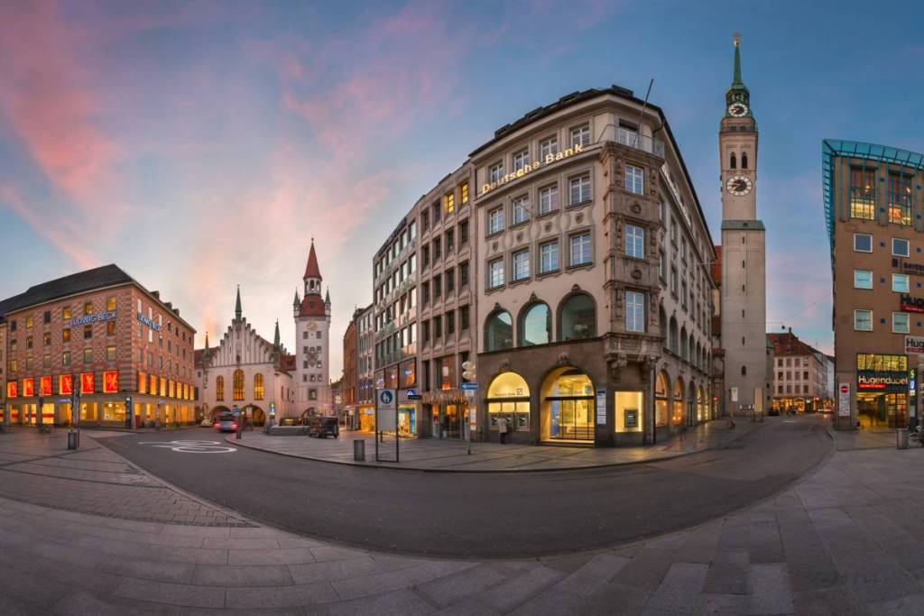 innenstadt münchen im sonnenuntergang