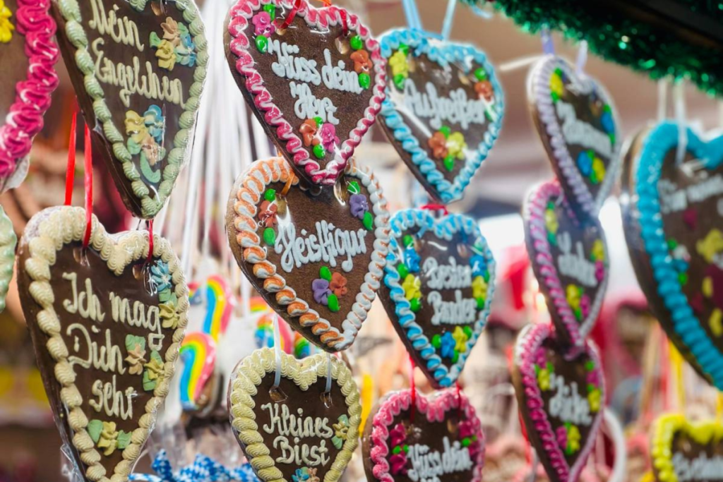 Lebkuchenherzen auf einem Volksfest