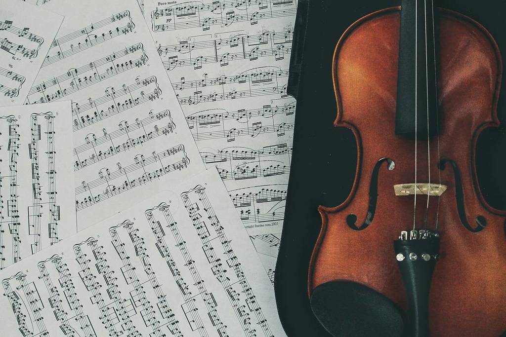 violine und notenblätter