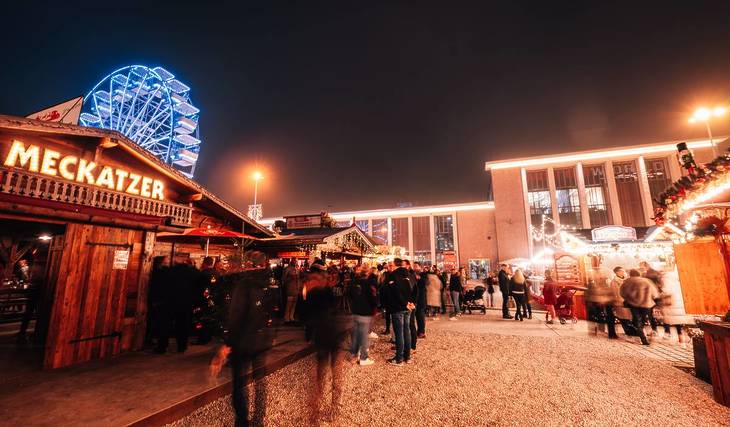 Die Winterworld startet als erster Münchner Weihnachtsmarkt in die Saison: Mit sprechendem Elch und der größten Weihnachtspyramide der Stadt