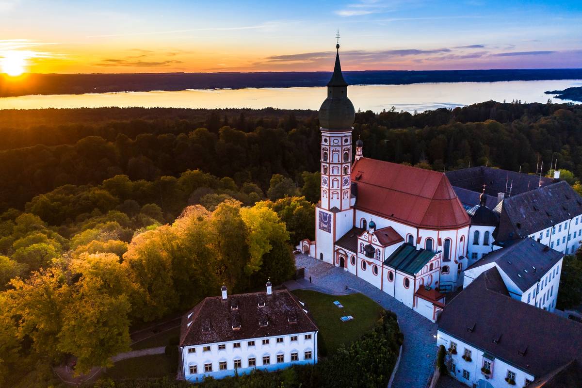 Blick auf das Kloster Andechs bei München