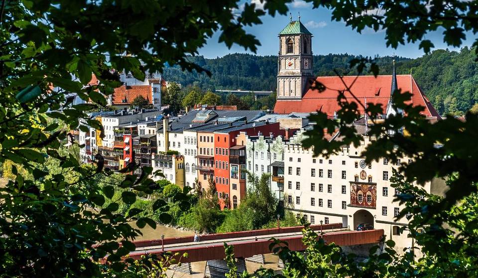 Nur eine Stunde von München entfernt liegt das bayerische „Venedig“, das fast komplett von einem Fluss umschlossen ist