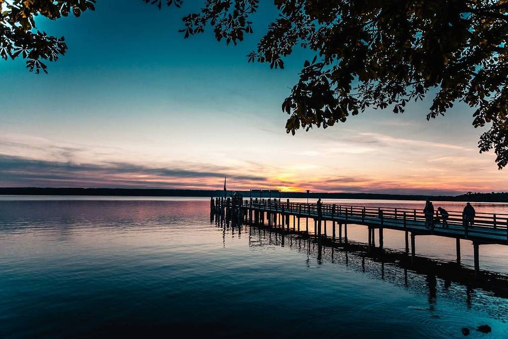 Only 1 hour away from Munich: Germany’s longest lakeside promenade is located in this Bavarian “summer village.”
