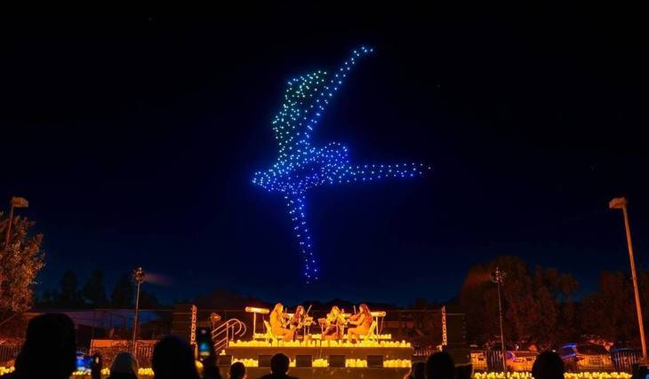 DroneArt Show – wenn Drohnen zu klassischer Musik tanzen! Eine spektakuläre Show erleuchtet diesen Sommer den Münchener Nachthimmel