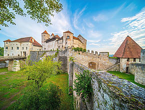 Nur eine Stunde von München entfernt liegt die längste Burg der Welt mit einem spektakulären Panoramablick &#8211; bei freiem Eintritt!