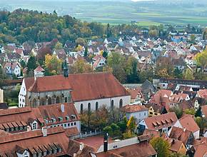 Nur 90 Minuten entfernt von München findet ihr eine glitzernde Stadt, die aus 72.000 Tonnen Diamanten besteht und damit mehr Edelsteine als jeder andere Ort auf der Welt besitzt