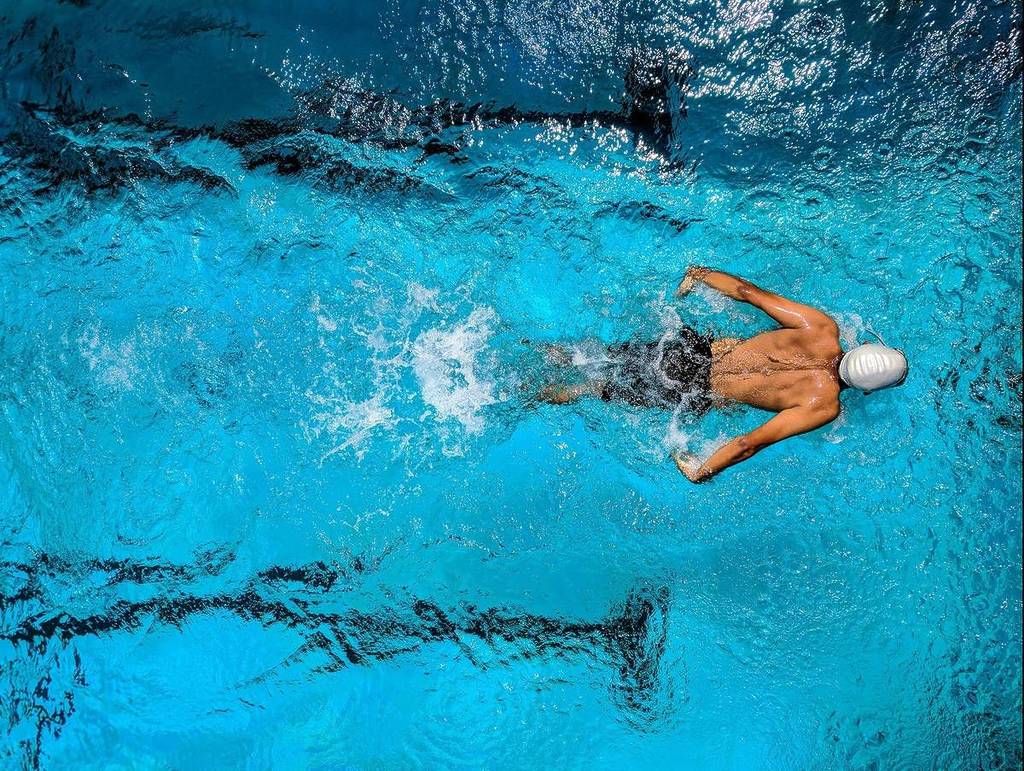 schwimmende Person
