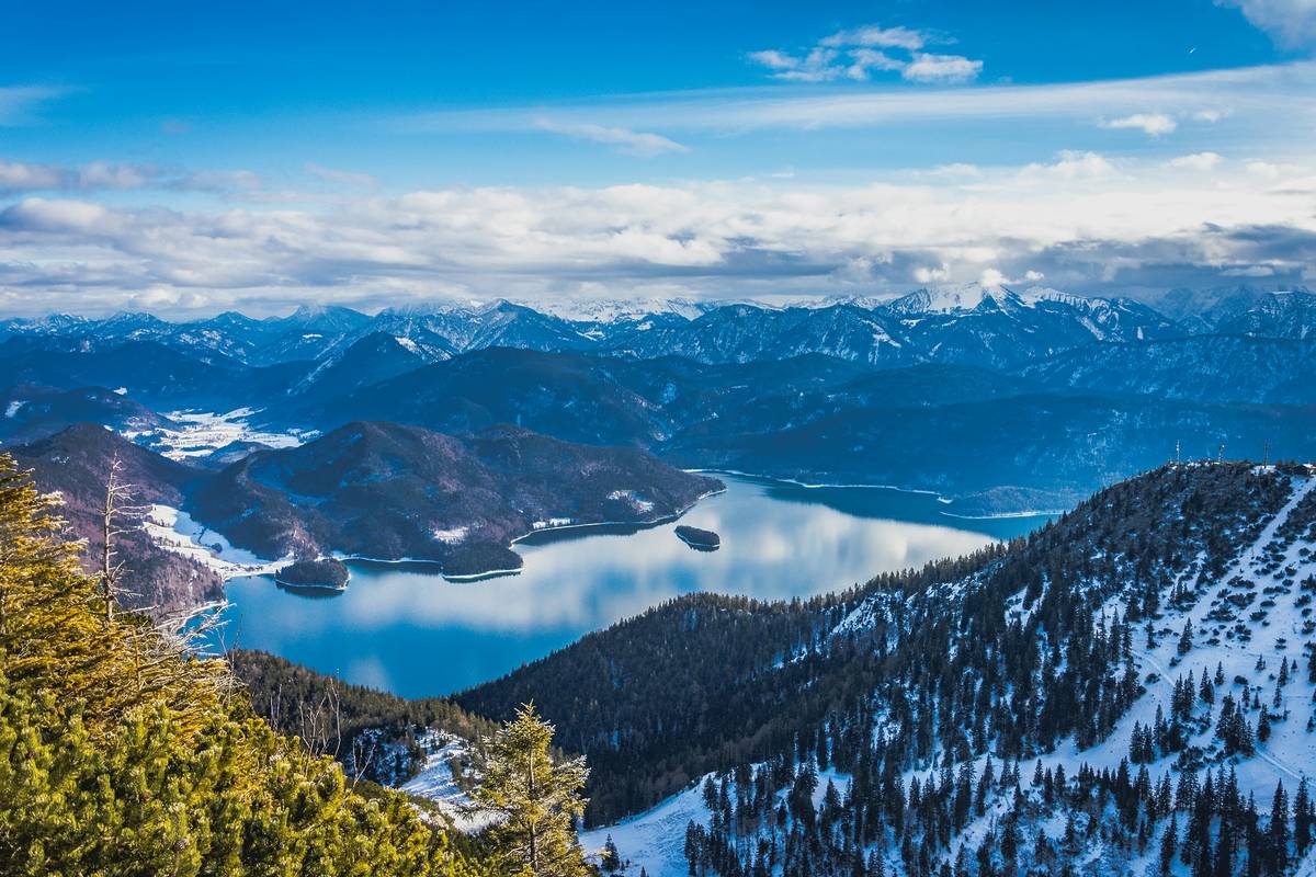blick über den walchensee von herzogstand
