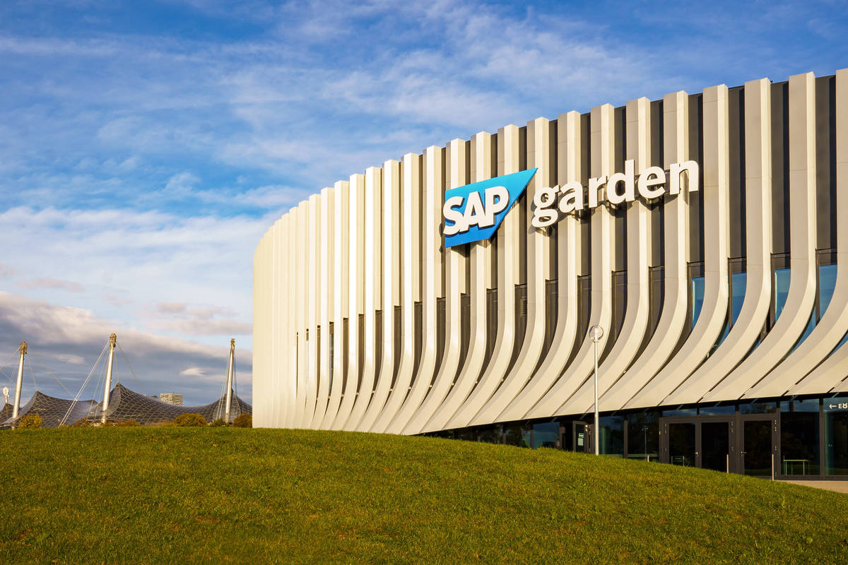 sap garden von außen mit olympiastadion im hintergrund