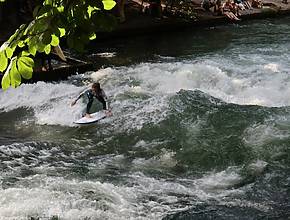 Die Eisbachwelle ist verschwunden: Was mit Münchens Kult-Surfspot passiert ist