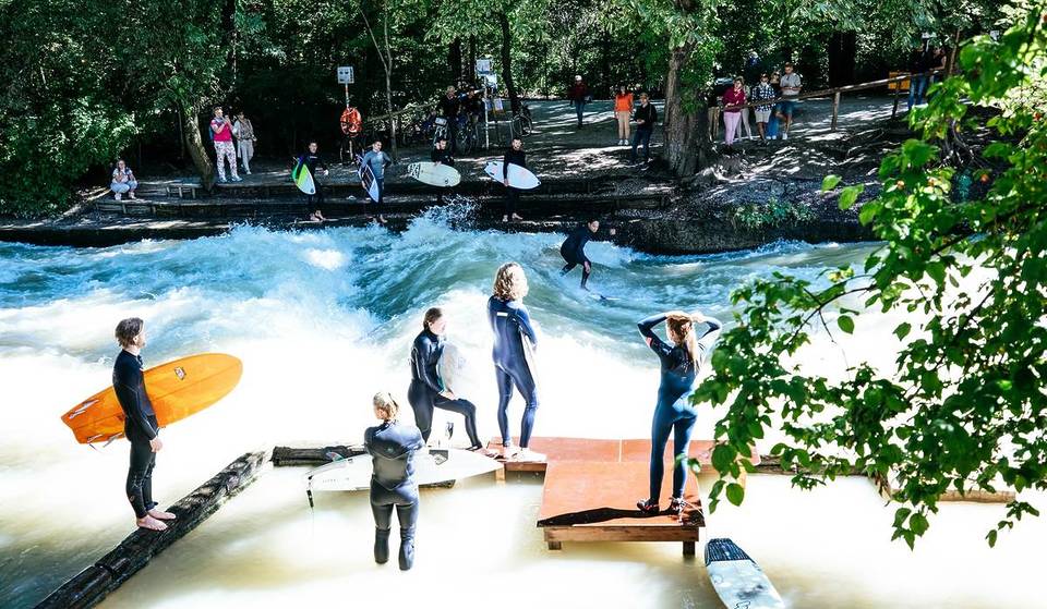 Eisbachwelle wieder freigegeben: Freude bei Münchens Surfcommunity