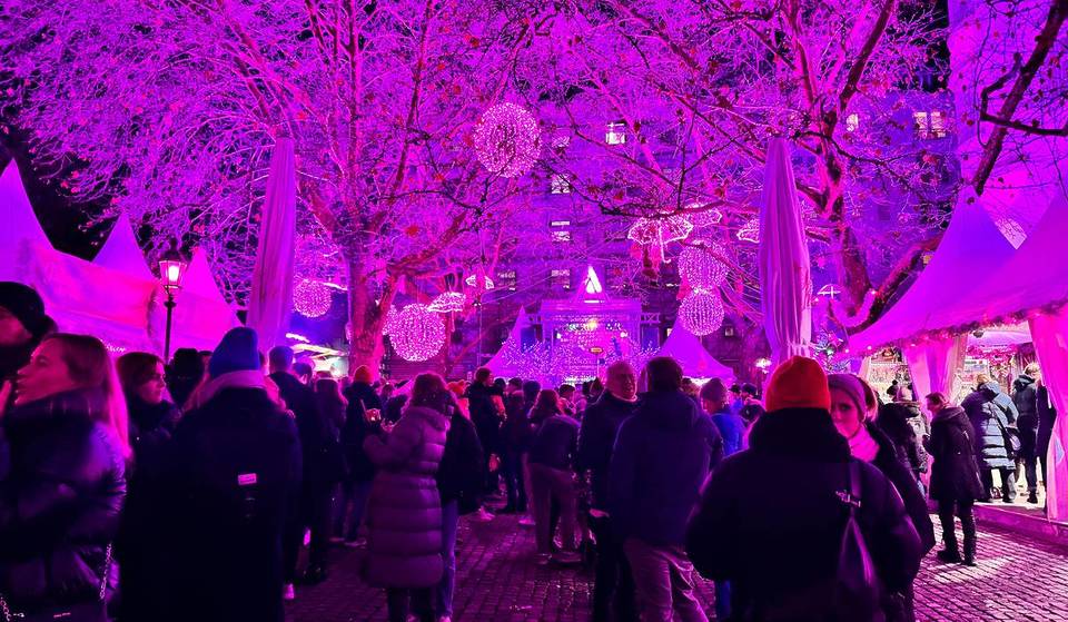 Feiert pinken Advent mit DJs und Prosecco auf Münchens einzigartigem queeren Weihnachtsmarkt