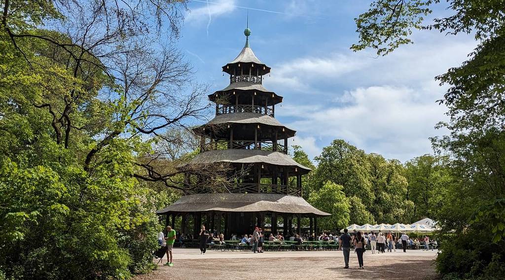 chinesischer turm im englischen garten