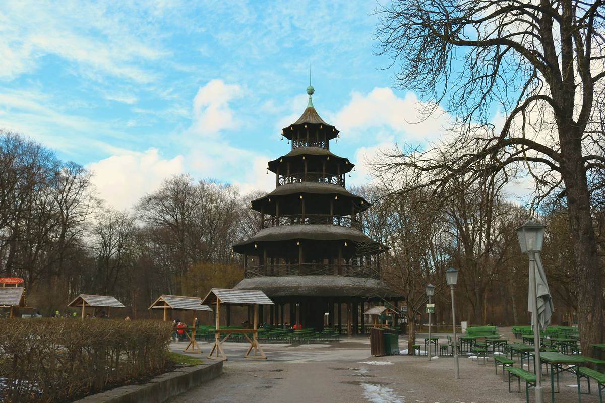 chinesischer turm im winter