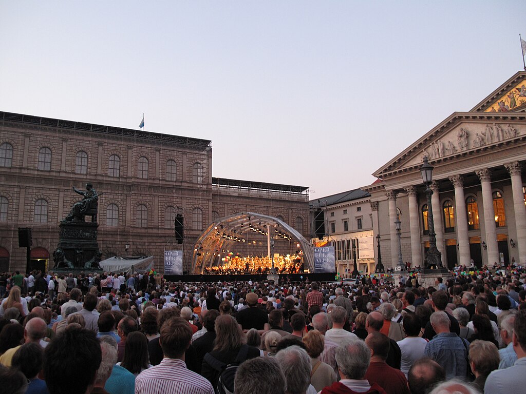 Open Air Konzert des philharmonischen Orchesters der Bayerischen Staatsoper unter dem Titel "Oper für alle" im Rahmen des Münchner Opernfestivals