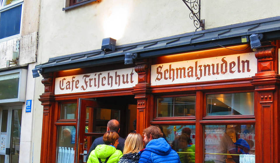 Das Münchner Original mit über 100-jähriger Tradition: Dieses Café war der Treffpunkt der letzten Partygäste und der ersten Marktleute