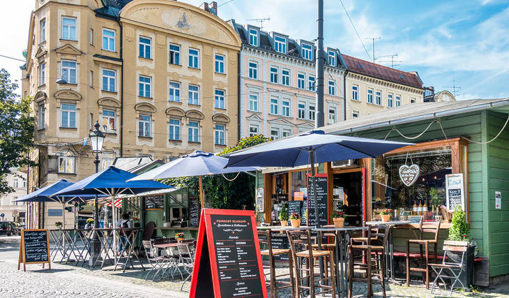 Market, maypole and one of Munich’s most beautiful beer gardens: you’ll find all this and more at this square in Haidhausen