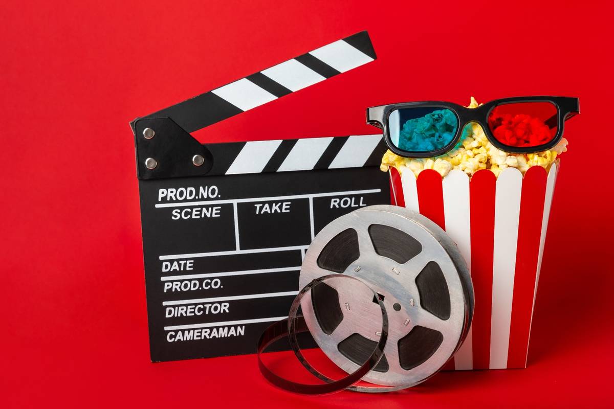 filmklappe, flmrolle, 3d brille und popcorn