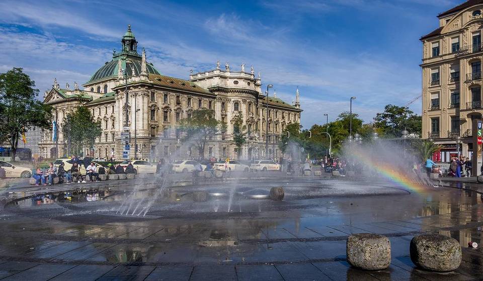 Theme parties on ice skates: How you can skate for free at Munich’s Eiszauber am Stachus