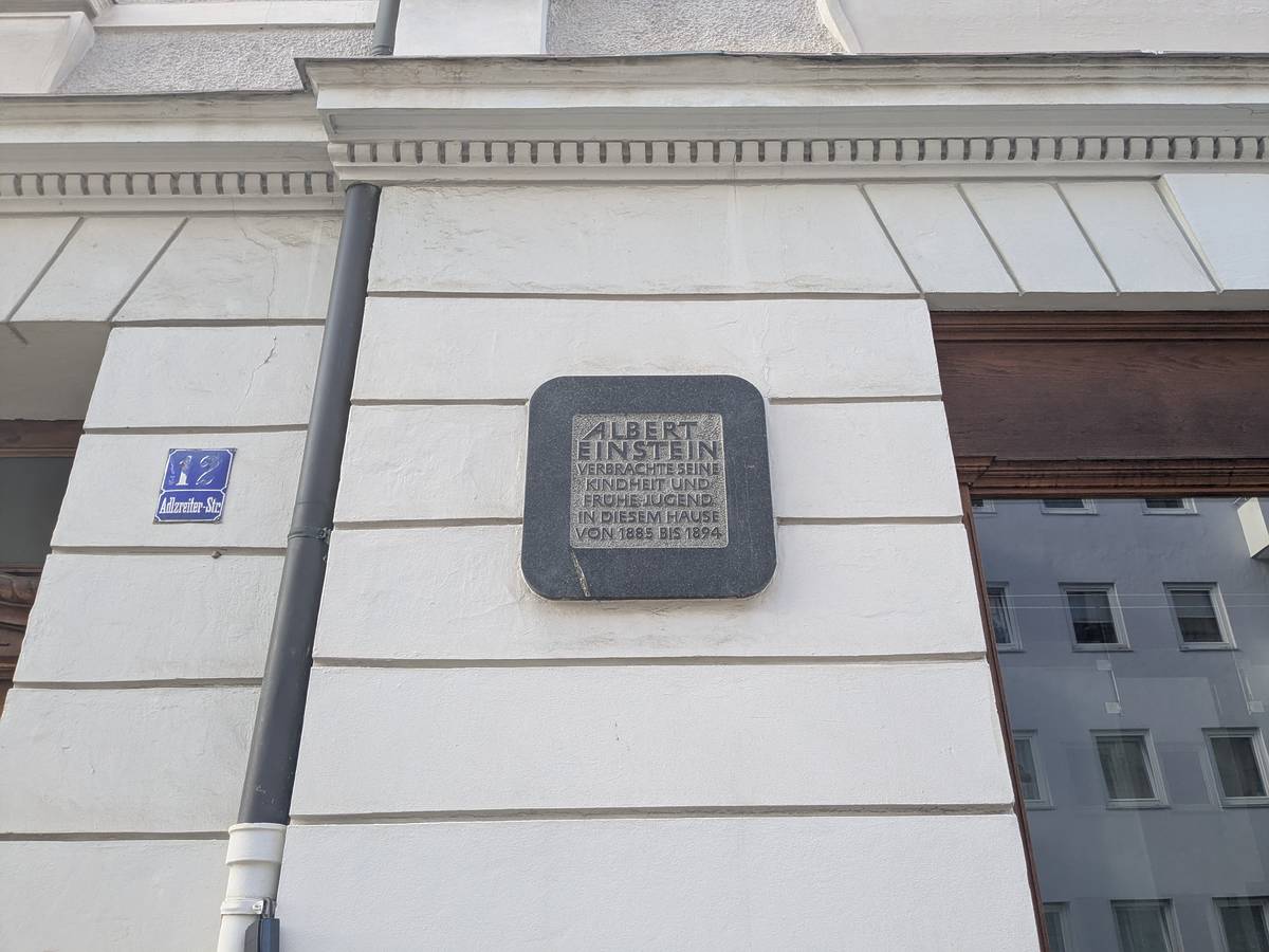 gedenktafel an der adlzreiterstraße 12, wohnhaus albert einstein