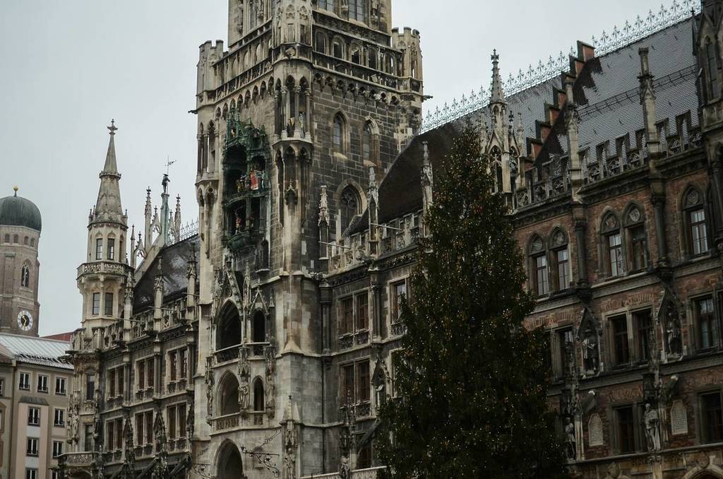 weihnachstbaum vor rathaus, weihnachten in münchen