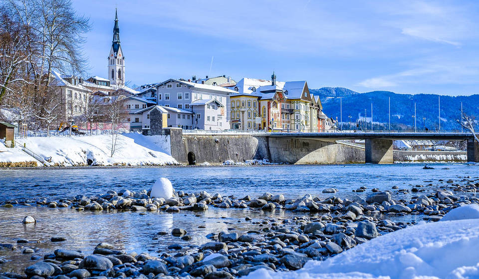 Nur 50 Kilometer von München entfernt: Diese bayerische Stadt wirkt im Winter wie aus einem Märchenbuch entsprungen