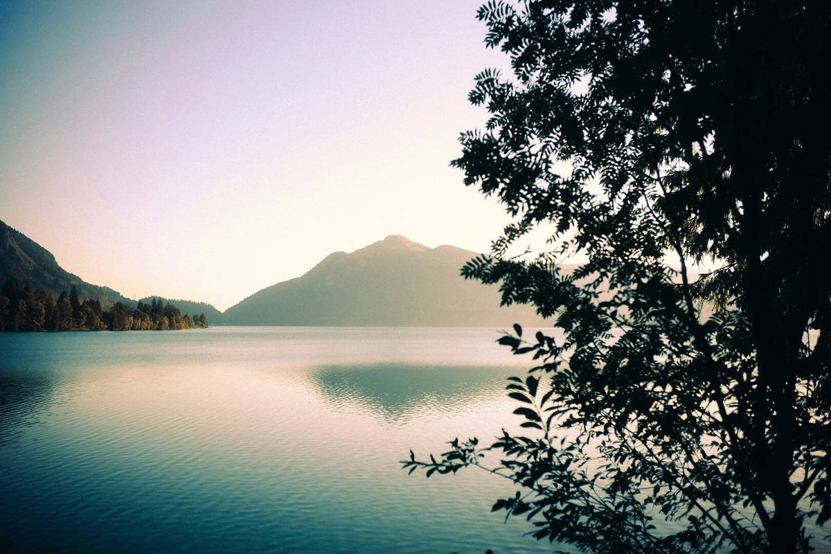 Blick auf den Walchensee mit Bergpanorama