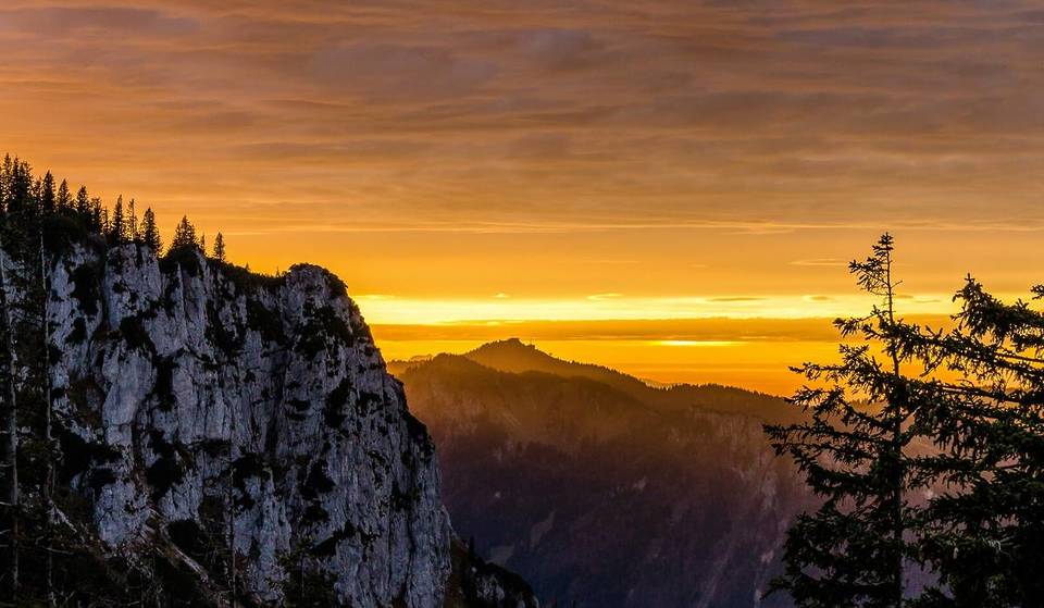 Bayerns größtes Gipfelkreuz: Warum die Kampenwand viel mehr ist als nur ein lustiger Reim